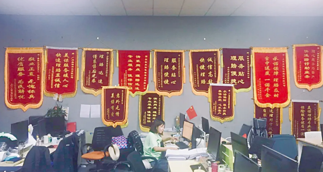 员工离职后跑去卖保险，老板直言很丢脸，想跳楼...