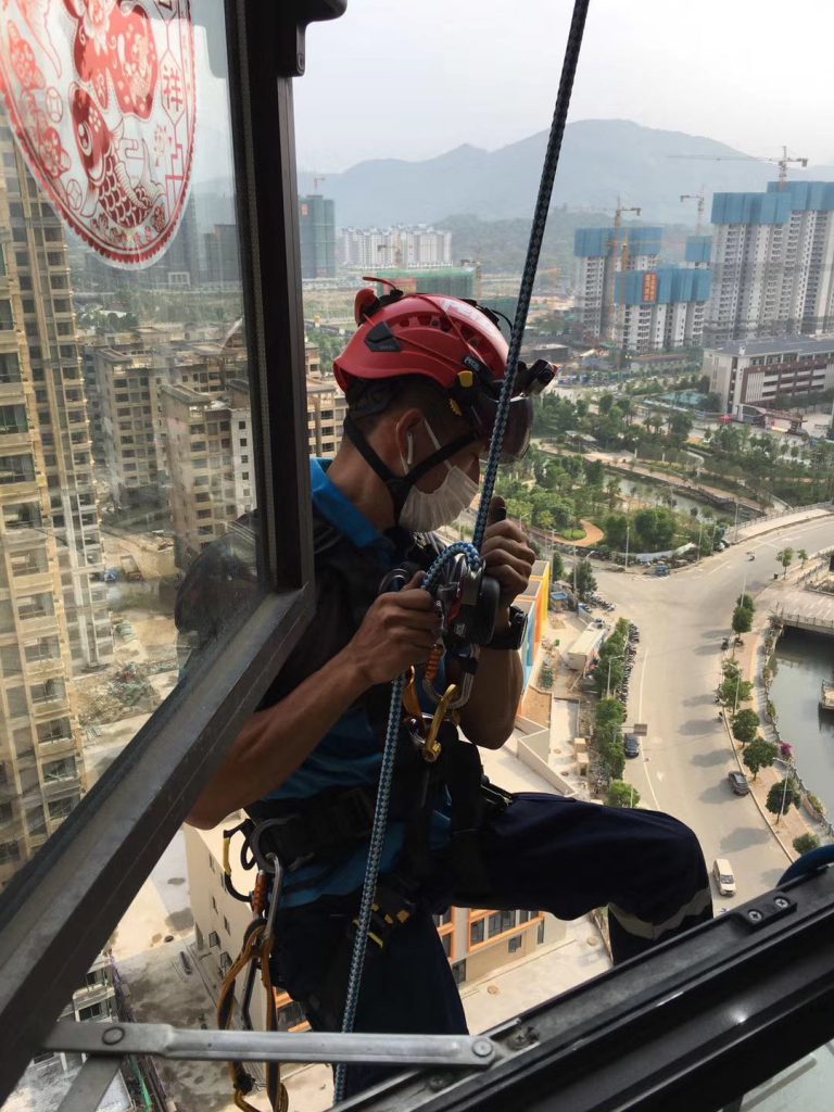 “我真后悔嫁给一个装空调的”